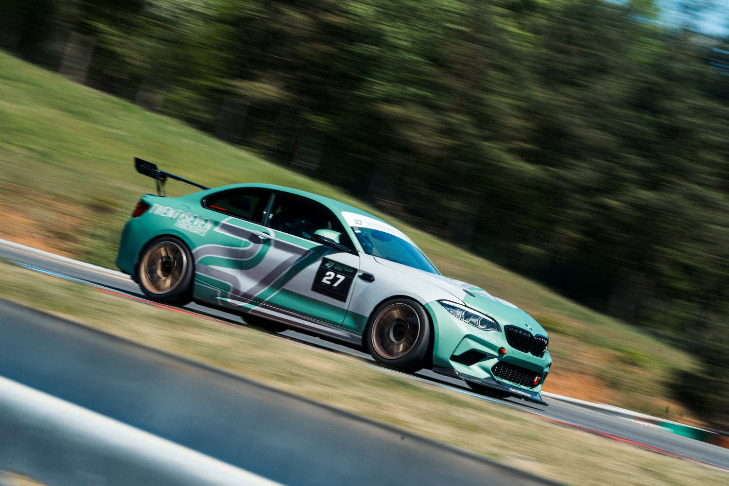 BMW M2 Competition von 24/7 Performance in TWENTYSEVEN-Livery beim Afterwork Trackday am Hockenheimring