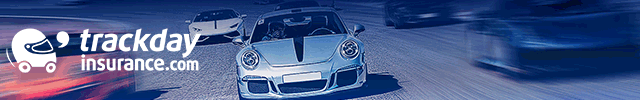 Trackday Insurance Logo mit einem Porsche GT3 und einem Lamborghini Huracan im Hintergrund.