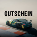 TWENTYSEVEN Trackdays Gutschein – Produktbild mit einem grün-gelben Porsche GT3 Rennfahrzeug auf einer Rennstrecke.