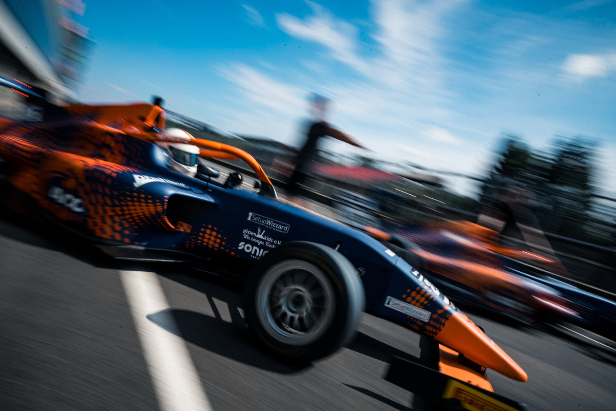 EXPERIENCE FORMULA 4 FROM INSIDE THE PADDOCK