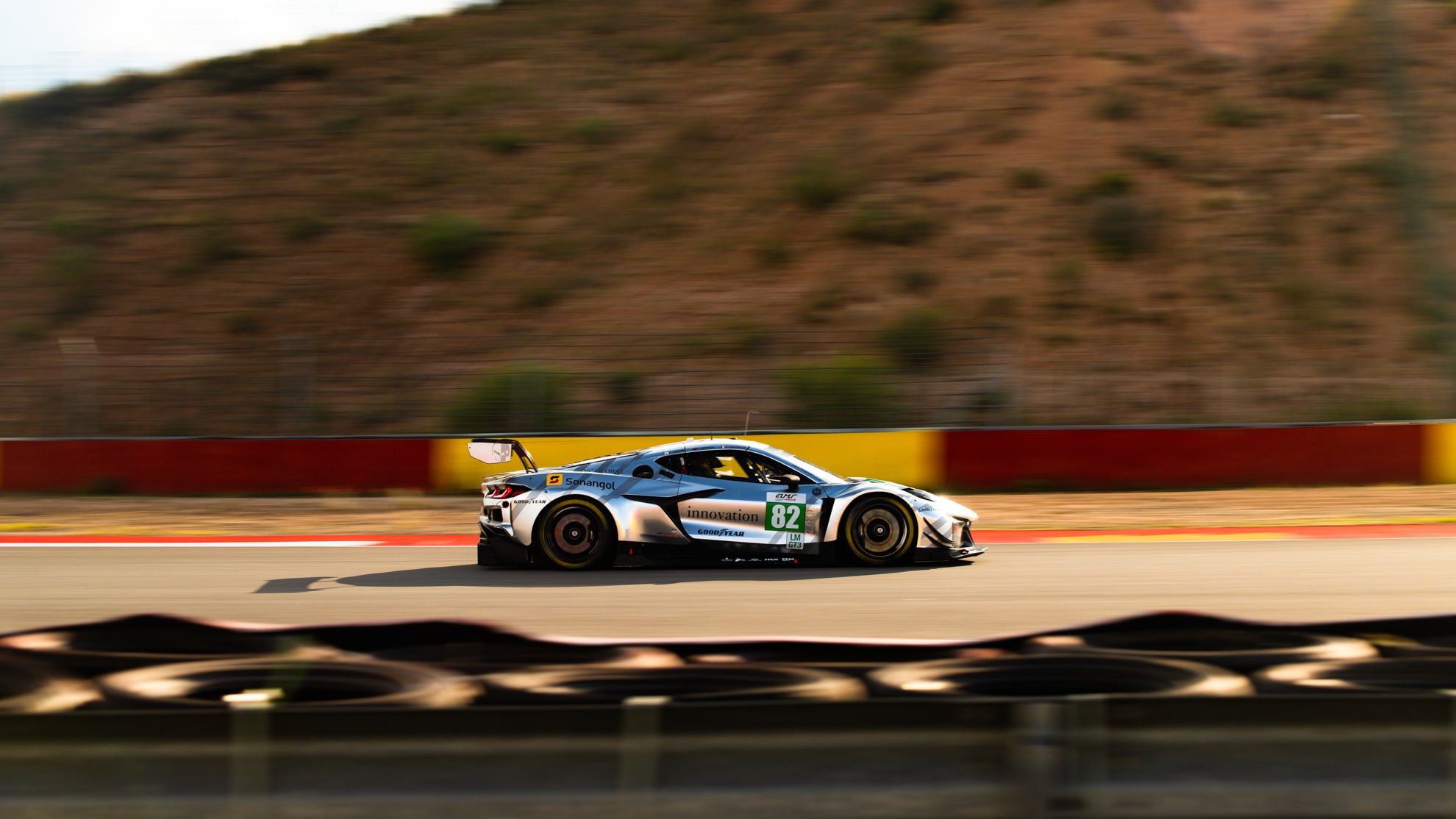 Corvette CR in Chrom von TF Sport bei einem Test für die 24h von LeMans im Motorland Aragon.