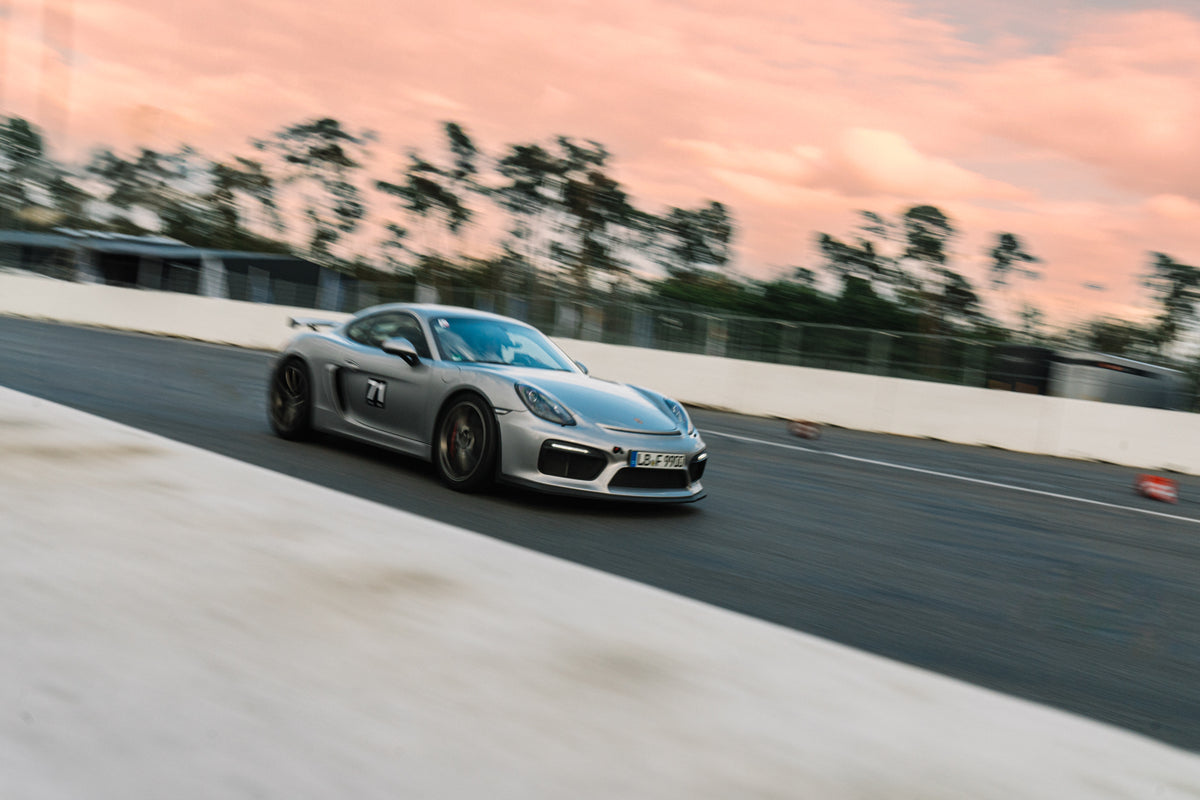 Grey Porsche Cayman 981 GT4 at an Afterwork Trackday at sunset