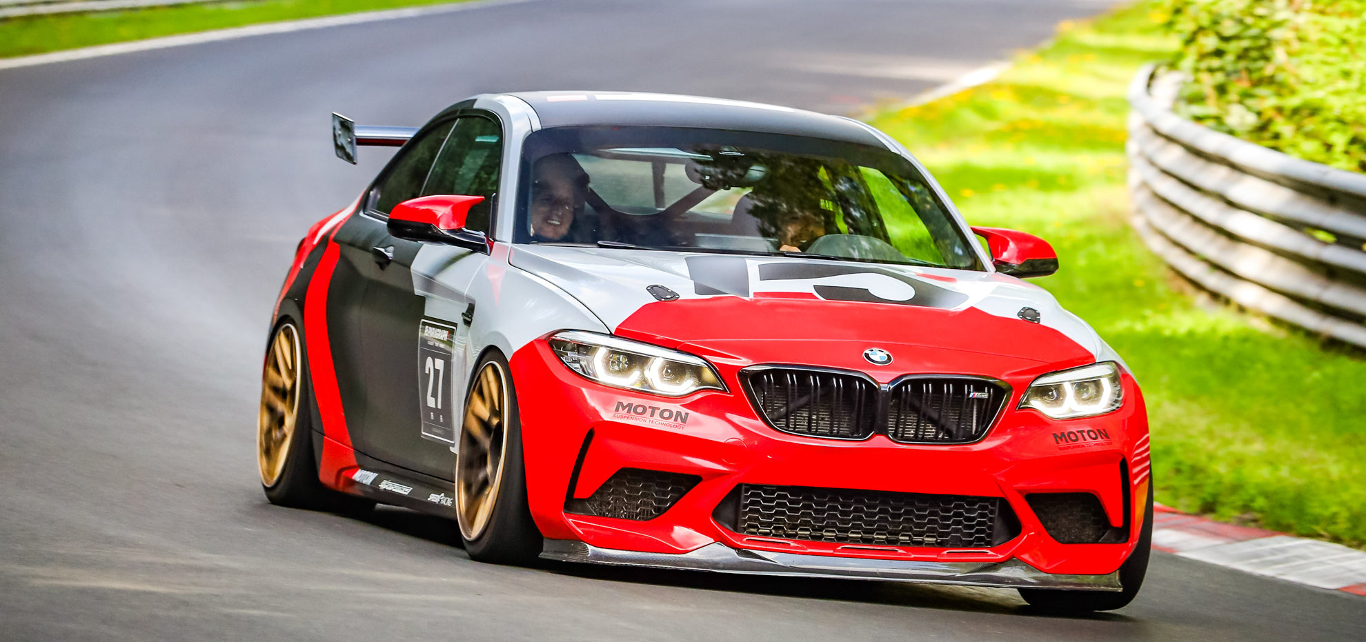 24/7 Performance BMW F87 M2 Competition auf der Nürburgring Nordschleife in Paragraph5 Folierung.