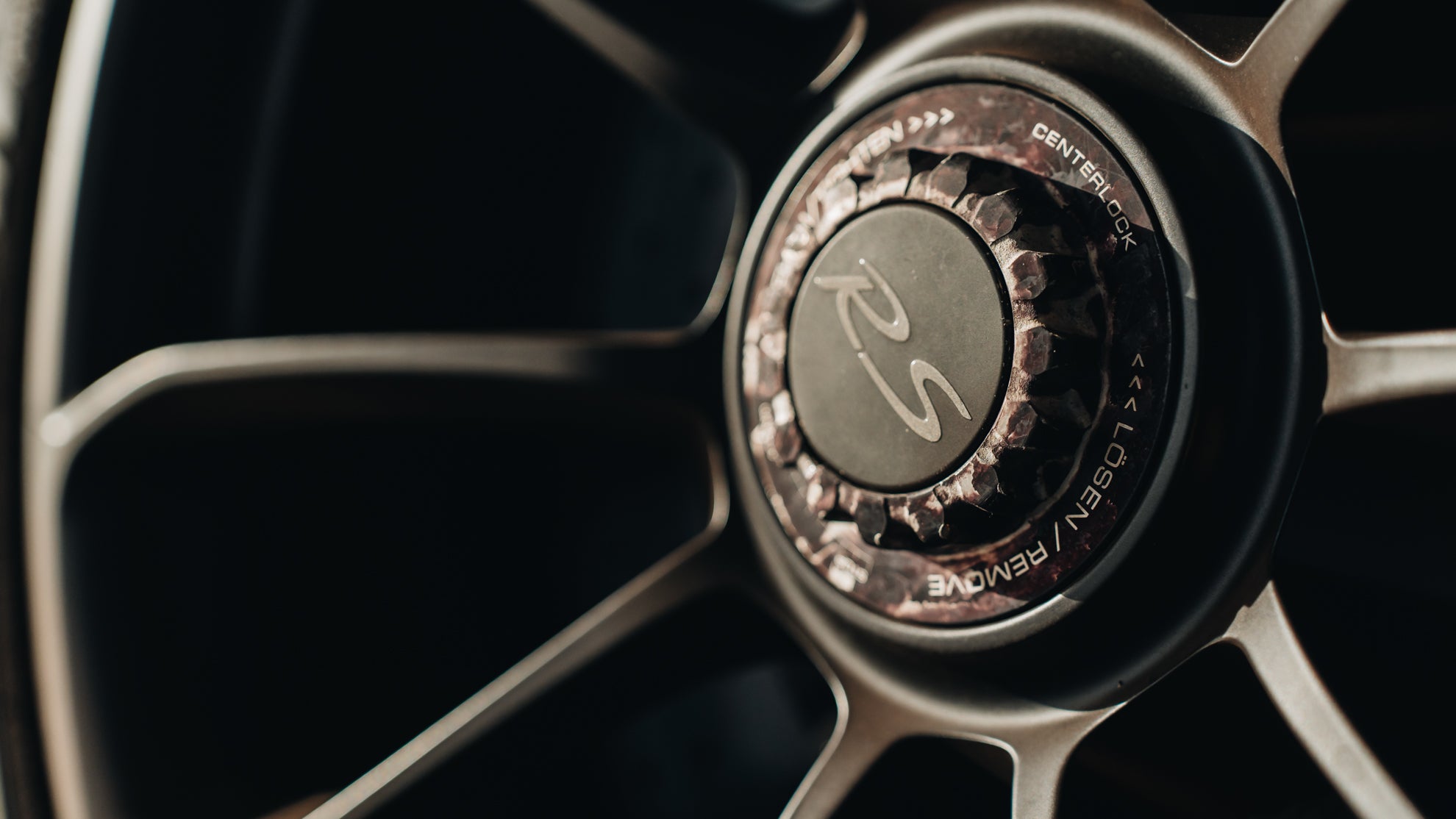 Zentralverschluss eines Porsche 991.2 GT3 RS in einer Detailaufnahme.